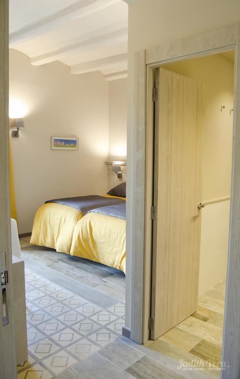 Hostal 1888 Gironella Bagian luar foto